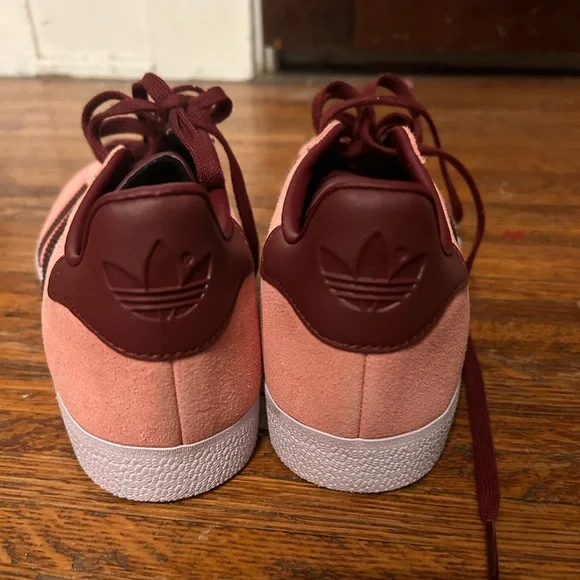 Adidas Gazelles (Men’s 7.5) - Picture 4 of 8